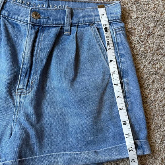 American Eagle AE Mom Pleated Jean Short Denim in Classic Blue size 4 - Picture 9 of 10